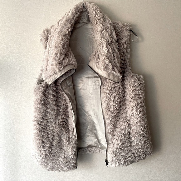 FEVER Womens VEST LUXURIOUS FAUX FUR, COLLAR Zipper, Satin Interior Taupe size M - Picture 3 of 6